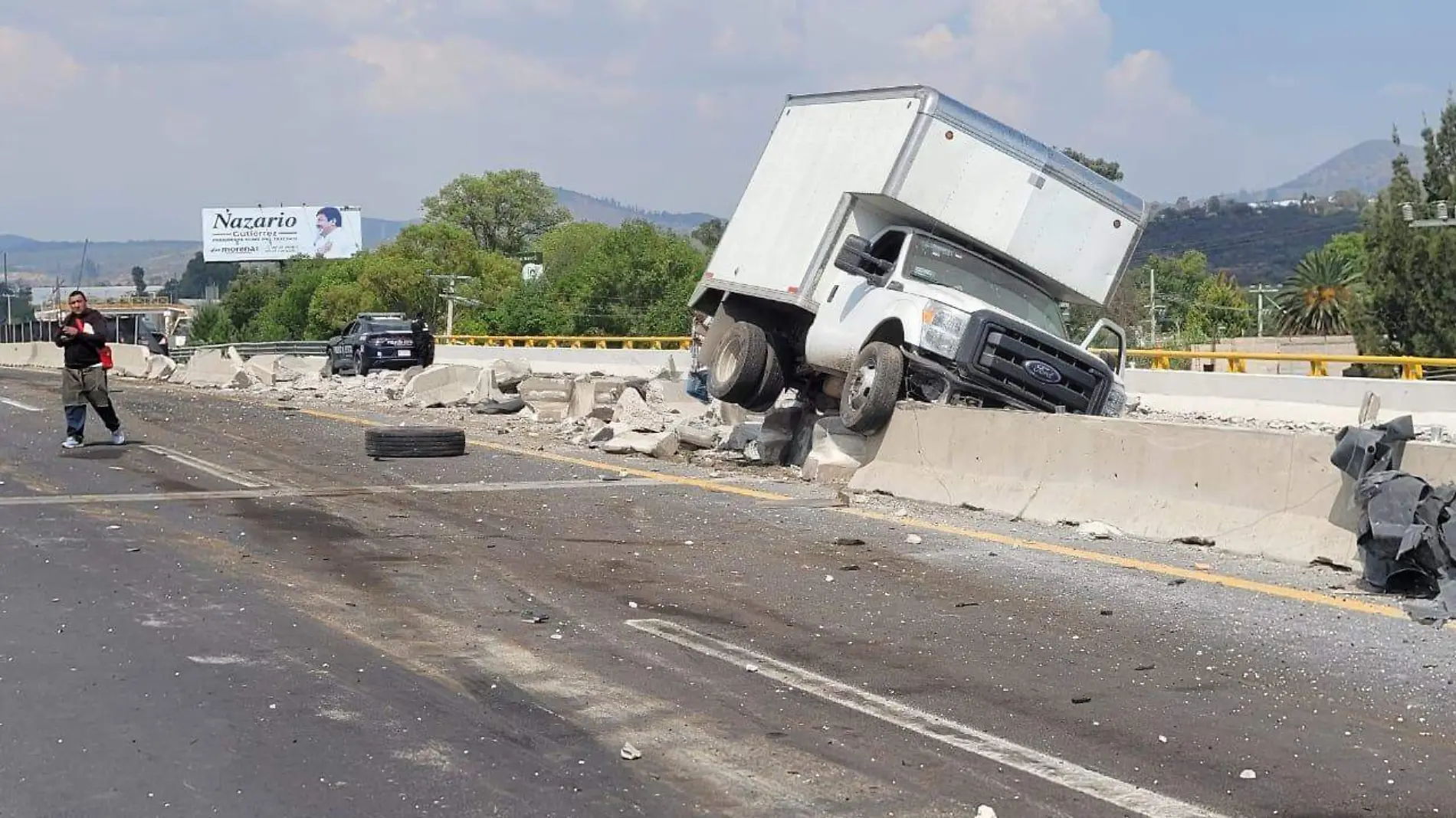 Tráiler choca, arde en llamas y colapsa la México-Calpulalpan; El operador muere [Video]